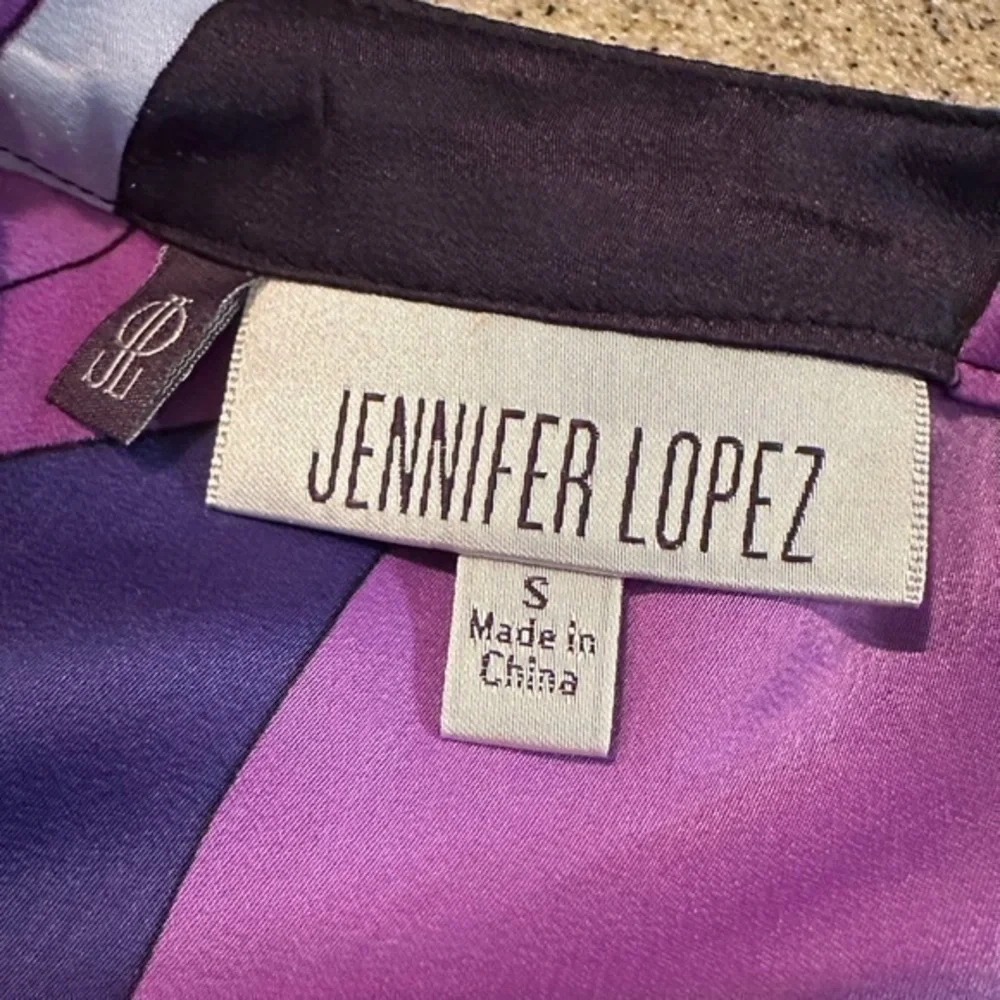 Jennifer Lopez Women’s‎ Purple/Blue Flowy Peasant Top (Size Small)